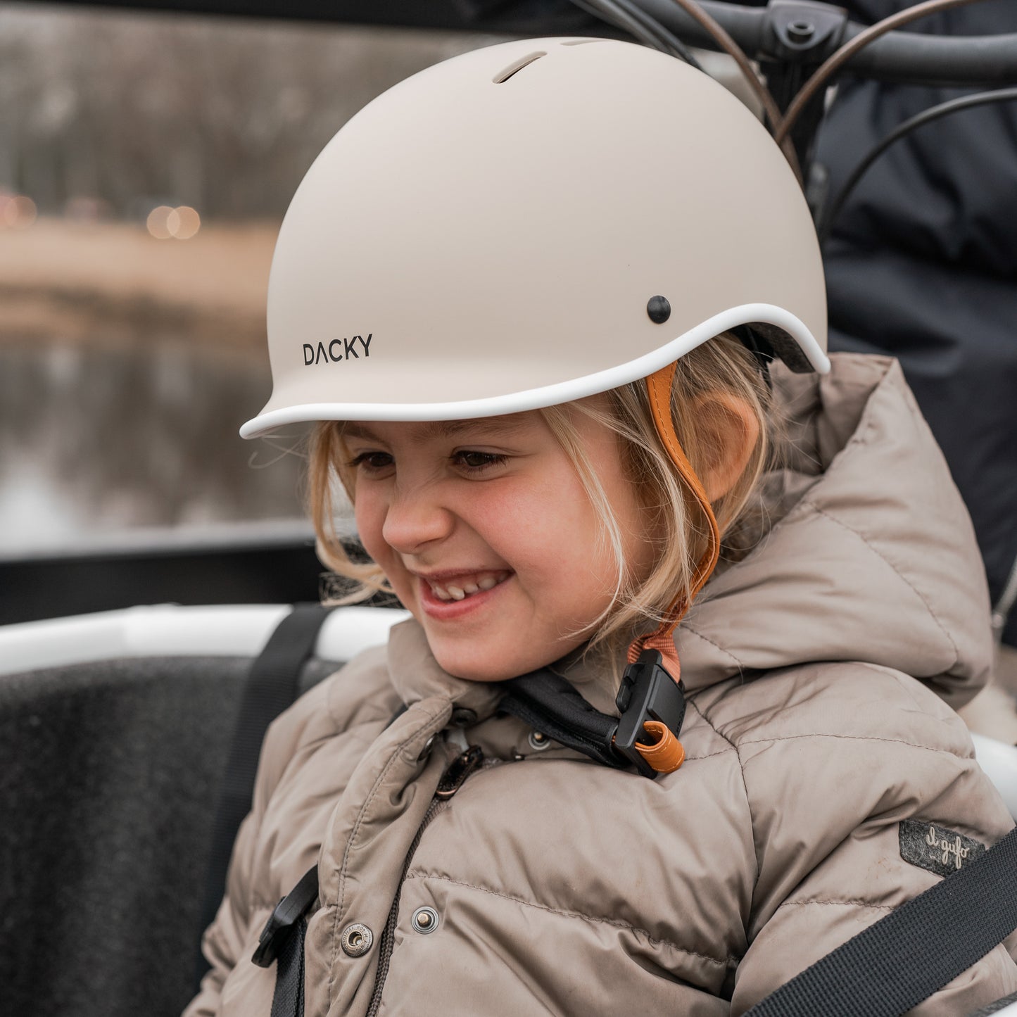 Kids helmet beige